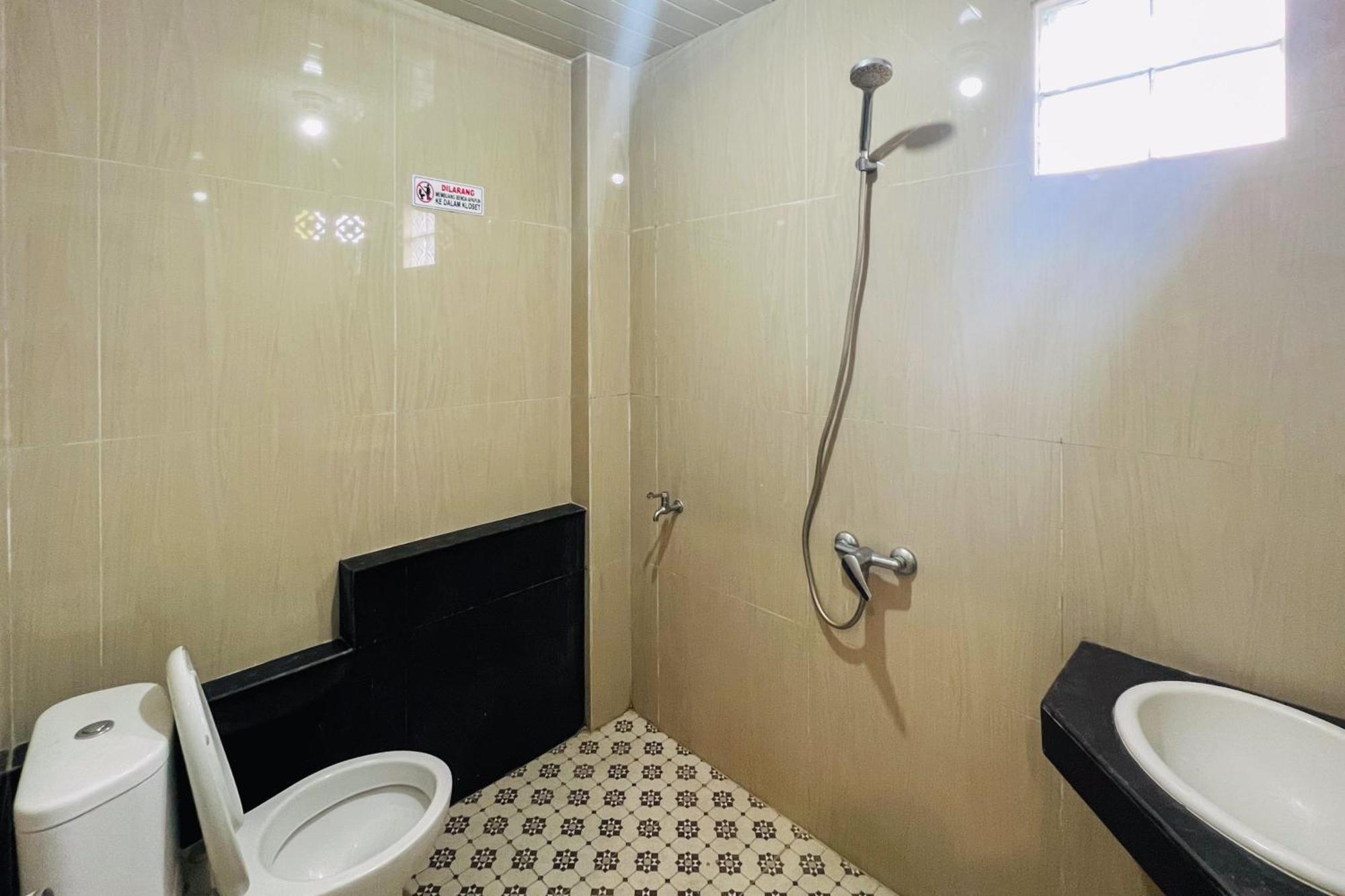 OYO 90500 Teratai Residence Medan Exterior foto